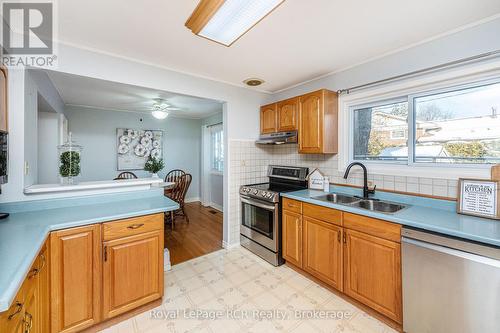 37 Centre Street, Orangeville, ON - Indoor Photo Showing Kitchen With Double Sink