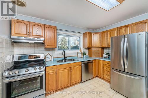 37 Centre Street, Orangeville, ON - Indoor Photo Showing Kitchen With Double Sink