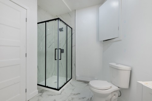 Salle de bains - 5566 Boul. St-Michel, Montréal (Rosemont/La Petite-Patrie), QC - Indoor Photo Showing Bathroom