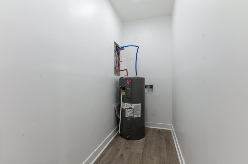 Salle de lavage - 5566 Boul. St-Michel, Montréal (Rosemont/La Petite-Patrie), QC - Indoor Photo Showing Other Room