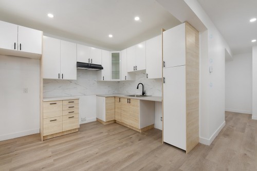 Cuisine - 5566 Boul. St-Michel, Montréal (Rosemont/La Petite-Patrie), QC - Indoor Photo Showing Kitchen