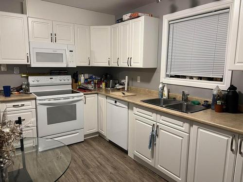 4 Steedman Drive, Marathon, ON - Indoor Photo Showing Kitchen With Double Sink