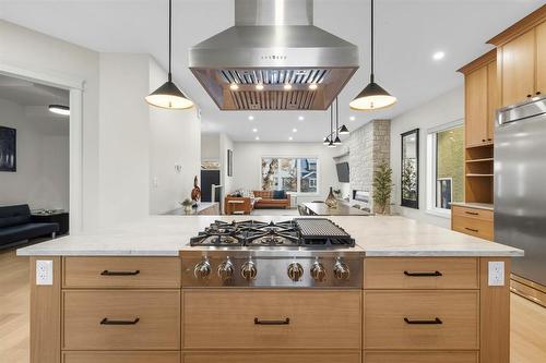 345 Beaverbrook Street, Winnipeg, MB - Indoor Photo Showing Kitchen With Upgraded Kitchen