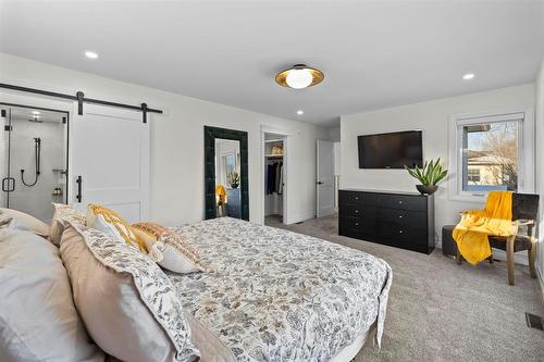 345 Beaverbrook Street, Winnipeg, MB - Indoor Photo Showing Bedroom