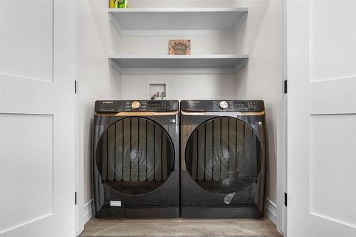 345 Beaverbrook Street, Winnipeg, MB - Indoor Photo Showing Laundry Room