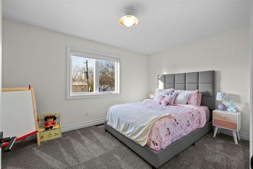 345 Beaverbrook Street, Winnipeg, MB - Indoor Photo Showing Bedroom