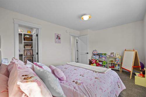 345 Beaverbrook Street, Winnipeg, MB - Indoor Photo Showing Bedroom