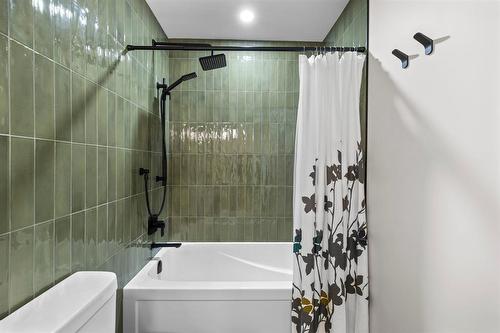 345 Beaverbrook Street, Winnipeg, MB - Indoor Photo Showing Bathroom