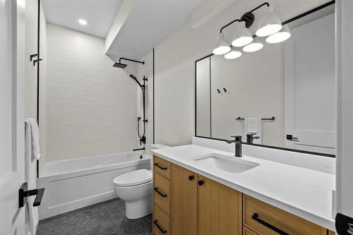 345 Beaverbrook Street, Winnipeg, MB - Indoor Photo Showing Bathroom