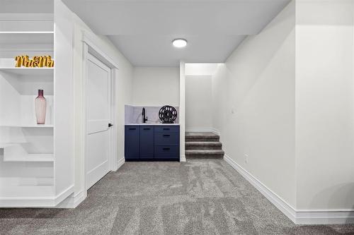 345 Beaverbrook Street, Winnipeg, MB - Indoor