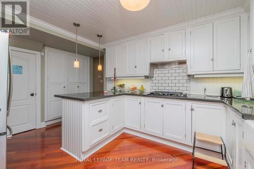 60 Goulburn Avenue, Ottawa, ON - Indoor Photo Showing Kitchen
