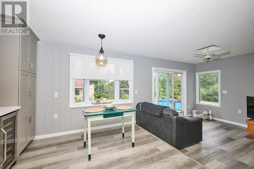 Eat-in kitchen with a cozy tea area - 15 Malkin Avenue, Fort Erie (Lakeshore), ON - Indoor With Fireplace