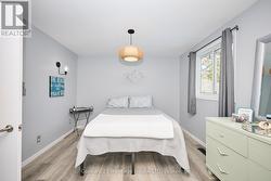 Primary bedroom with 2 windows - 