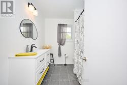 4-piece bathroom with large vanity & window - 