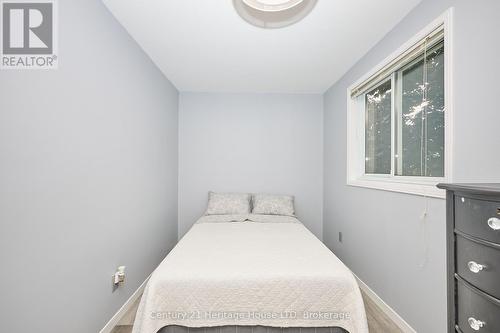 Bedroom - 15 Malkin Avenue, Fort Erie (Lakeshore), ON - Indoor Photo Showing Bedroom