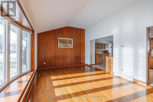 Living room - 5923 Keith Street, Niagara Falls (Church'S Lane), ON - Indoor Photo Showing Other Room