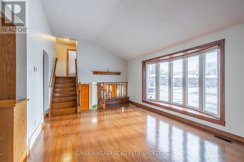 Living room - 5923 Keith Street, Niagara Falls (Church'S Lane), ON - Indoor Photo Showing Other Room