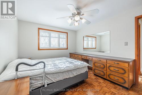 5923 Keith Street, Niagara Falls (Church'S Lane), ON - Indoor Photo Showing Bedroom