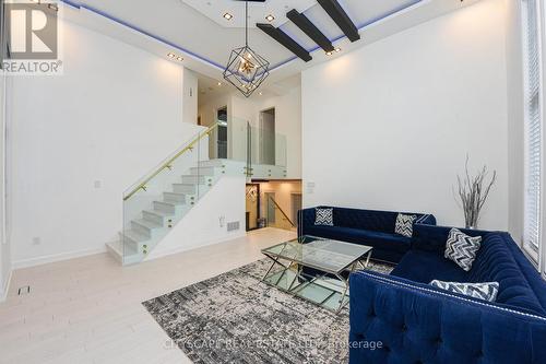 4637 James Austin Drive, Mississauga, ON - Indoor