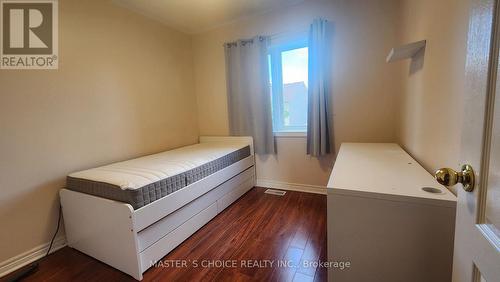 24 Golden Oak Avenue, Richmond Hill, ON - Indoor Photo Showing Bedroom