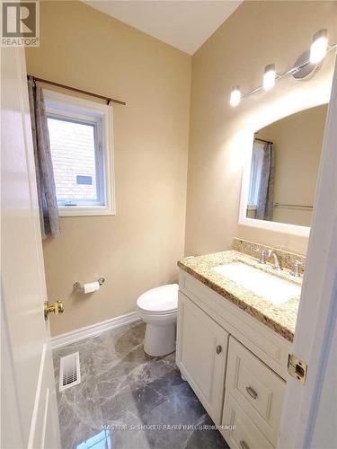 24 Golden Oak Avenue, Richmond Hill, ON - Indoor Photo Showing Bathroom