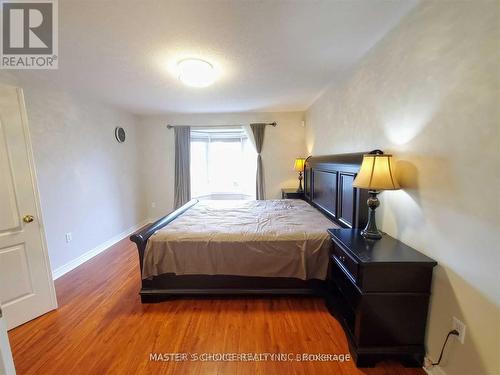 24 Golden Oak Avenue, Richmond Hill, ON - Indoor Photo Showing Bedroom