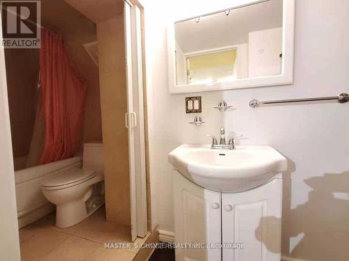 24 Golden Oak Avenue, Richmond Hill, ON - Indoor Photo Showing Bathroom