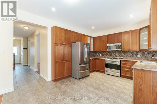 2341 Vanessa Drive, Burlington, ON - Indoor Photo Showing Kitchen With Double Sink