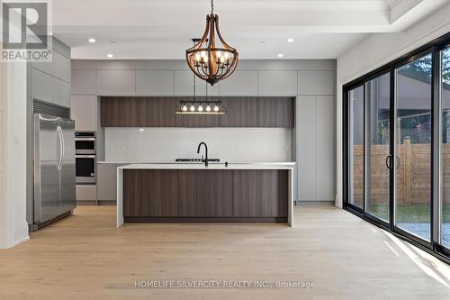 1610 Kenmuir Avenue, Mississauga, ON - Indoor Photo Showing Kitchen With Upgraded Kitchen
