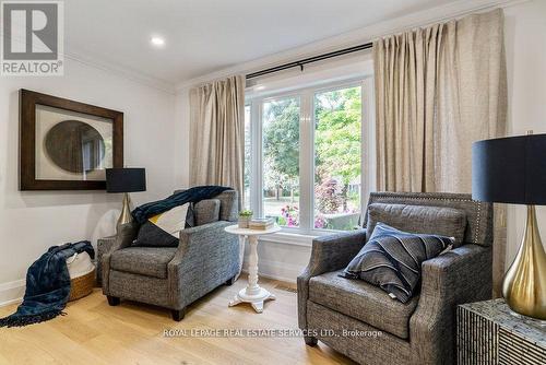 2498 Robin Drive, Mississauga, ON - Indoor Photo Showing Living Room