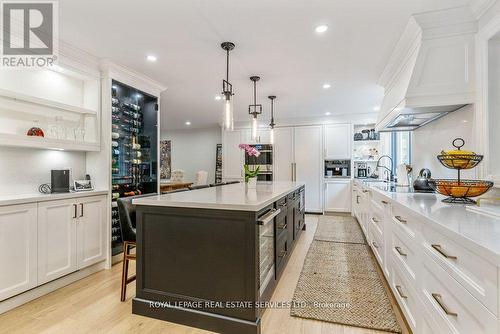 2498 Robin Drive, Mississauga, ON - Indoor Photo Showing Kitchen With Upgraded Kitchen