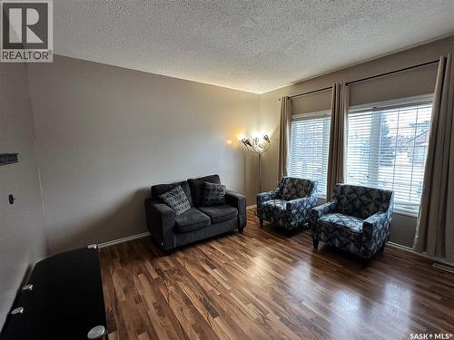 110 Lynd Crescent, Saskatoon, SK - Indoor Photo Showing Living Room