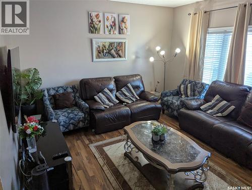 110 Lynd Crescent, Saskatoon, SK - Indoor Photo Showing Living Room
