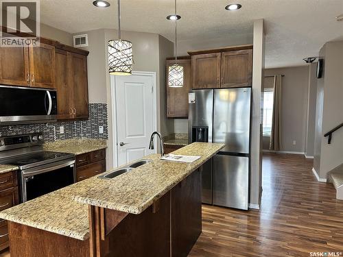 110 Lynd Crescent, Saskatoon, SK - Indoor Photo Showing Kitchen With Double Sink With Upgraded Kitchen