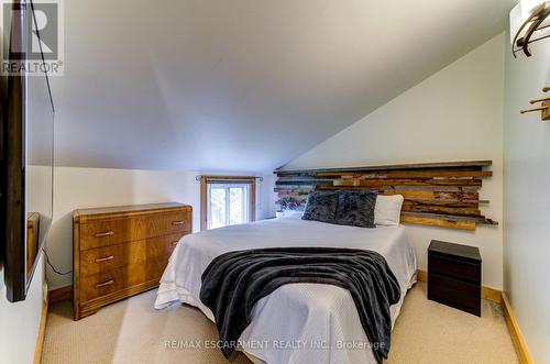 109 Hope Street, Blue Mountains, ON - Indoor Photo Showing Bedroom