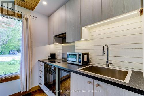 109 Hope Street, Blue Mountains, ON - Indoor Photo Showing Kitchen