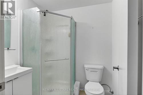 220 - 1800 Simcoe Street N, Oshawa (Samac), ON - Indoor Photo Showing Bathroom