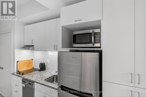 220 - 1800 Simcoe Street N, Oshawa (Samac), ON - Indoor Photo Showing Kitchen