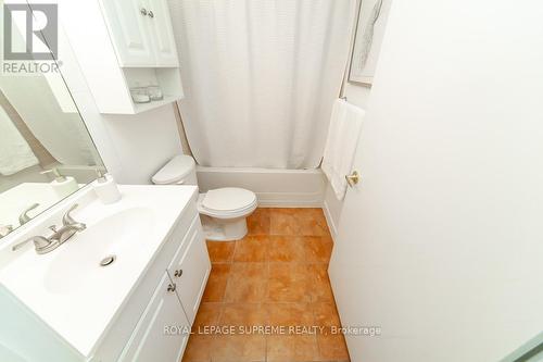 202 - 1600 Keele Street, Toronto, ON - Indoor Photo Showing Bathroom