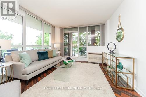 202 - 1600 Keele Street, Toronto, ON - Indoor Photo Showing Living Room