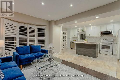 32 Heddon Court, Brampton, ON - Indoor