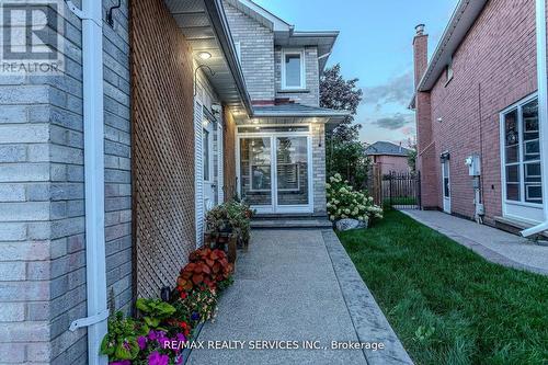 32 Heddon Court, Brampton, ON - Outdoor