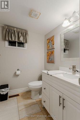 32 Heddon Court, Brampton, ON - Indoor Photo Showing Bathroom
