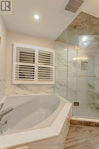 32 Heddon Court, Brampton, ON - Indoor Photo Showing Bathroom