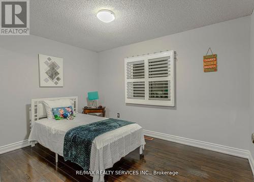 32 Heddon Court, Brampton, ON - Indoor Photo Showing Bedroom