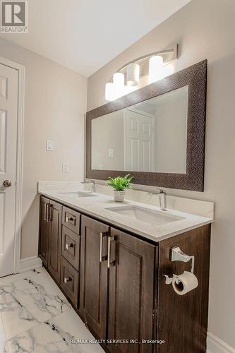 32 Heddon Court, Brampton, ON - Indoor Photo Showing Bathroom