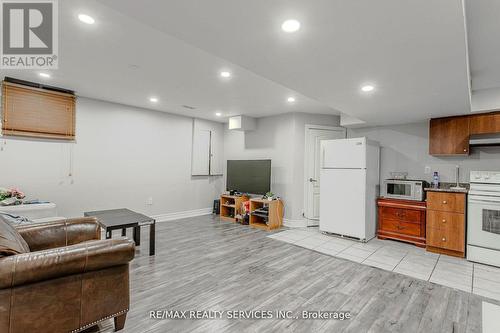 32 Heddon Court, Brampton, ON - Indoor Photo Showing Other Room