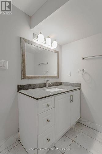 32 Heddon Court, Brampton, ON - Indoor Photo Showing Bathroom