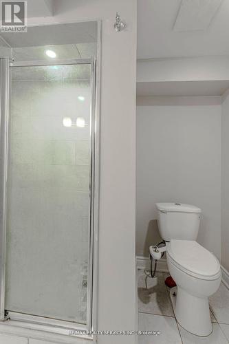 32 Heddon Court, Brampton, ON - Indoor Photo Showing Bathroom
