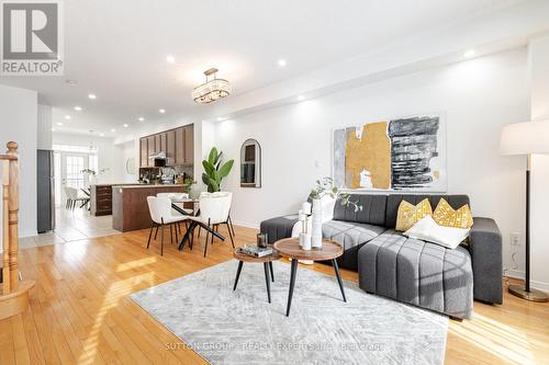 7186 Triumph Lane, Mississauga, ON - Indoor Photo Showing Living Room